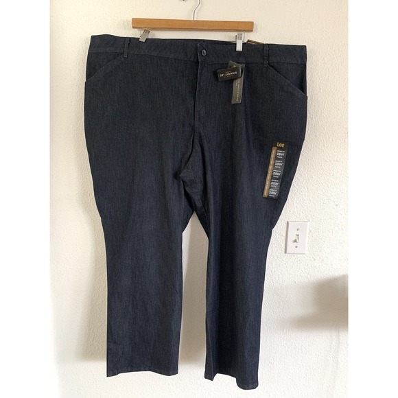 NWT Lee Relaxed Fit Straight Leg Mid Rise Jeans, Women's Size 28W‎ Petite, - Picture 1 of 8